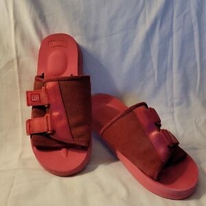 UNISEX Suicoke Red Sandals Size M-7 W-9.